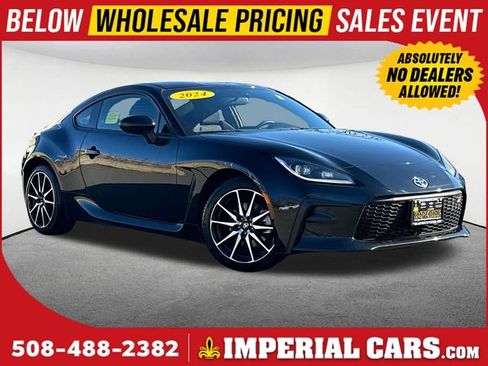 Used 2024 Toyota GR86 image 1