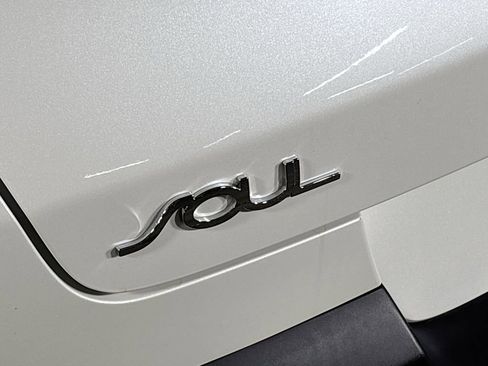 Certified 2020 Kia Soul S image 24