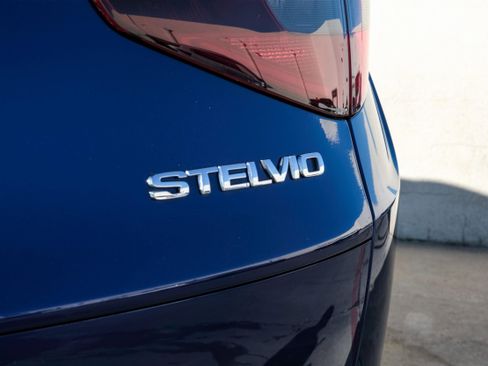 Used 2022 Alfa Romeo Stelvio Sprint image 46