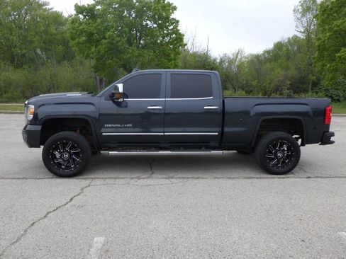 Used 2019 GMC Sierra 3500 Denali w/ Duramax Plus Package AWD/4WD image 2
