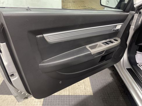 Used 2010 Chrysler Sebring Touring image 10