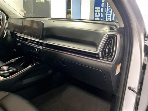 Used 2025 Kia Sorento EX AWD/4WD image 13