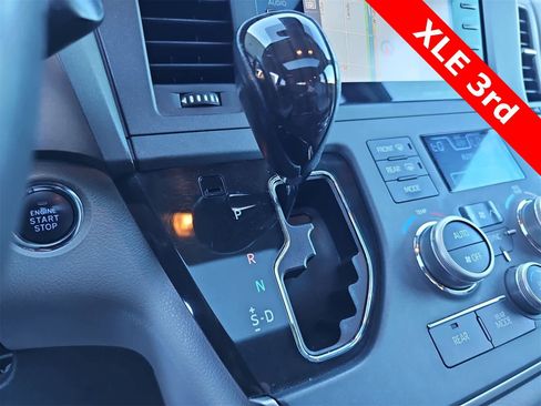Used 2020 Toyota Sienna XLE image 21