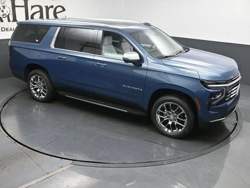 New 2026 Chevrolet Suburban Premier w/ Sun And Tow Package AWD/4WD image 17