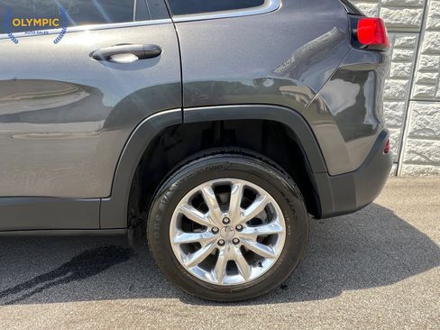 Used 2016 Jeep Cherokee Limited w/ Luxury Group AWD/4WD image 10