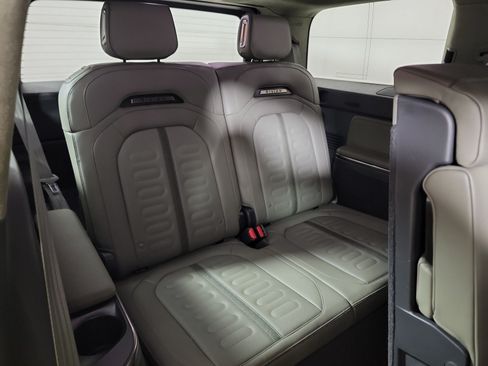 Used 2024 Rivian R1S Adventure AWD/4WD image 19