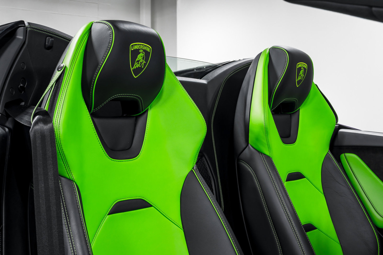 Used 2023 Lamborghini Huracan EVO RWD image 34