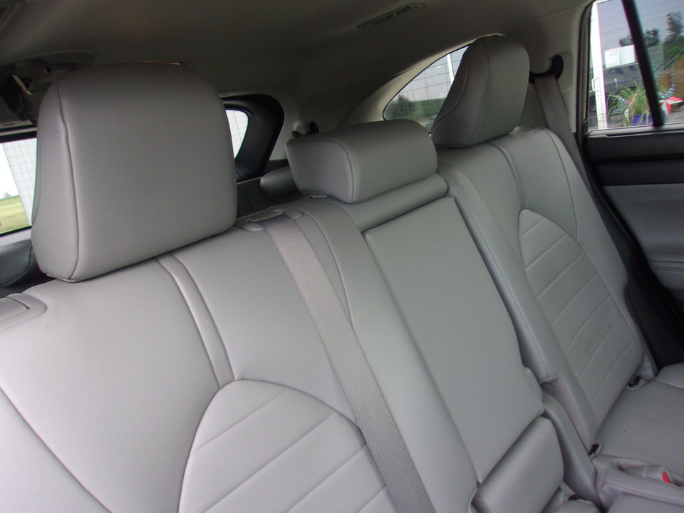 Used 2021 Toyota Highlander XLE AWD/4WD image 17