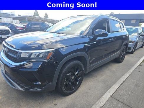 Used 2023 Volkswagen Taos SE w/ Panoramic Sunroof Package image 1