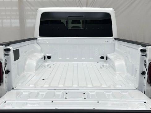 New 2026 Jeep Gladiator Rubicon image 9