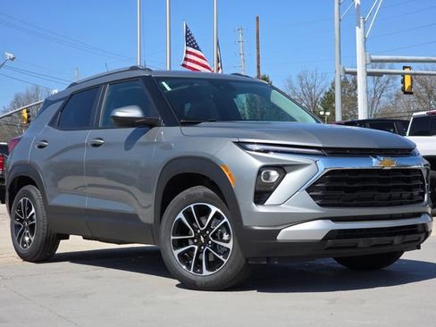New 2026 Chevrolet TrailBlazer LT FWD image 2