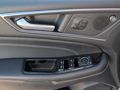 Used 2019 Ford Edge Titanium w/ Cold Weather Package image 19