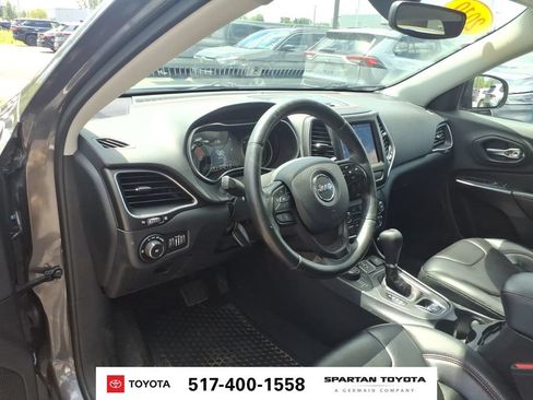 Used 2019 Jeep Cherokee Trailhawk w/ Cold Weather Group AWD/4WD image 15