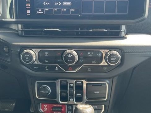 Certified 2025 Jeep Wrangler Unlimited Rubicon AWD/4WD image 19