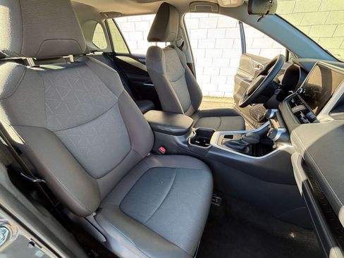 Used 2025 Toyota RAV4 XLE image 36