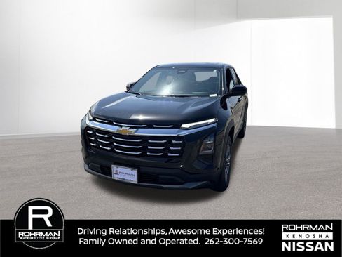 Used 2025 Chevrolet Equinox LT FWD image 2
