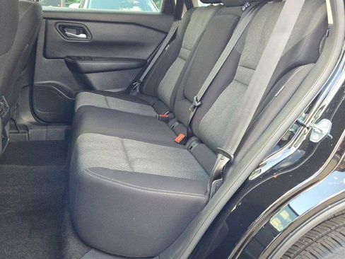 Used 2025 Nissan Rogue SV AWD/4WD image 17