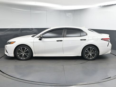 Certified 2020 Toyota Camry SE image 5