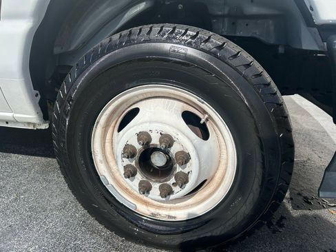 Used 2022 Ford E-350 and Econoline 350 Super Duty image 29