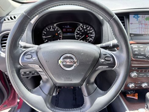 Used 2017 Nissan Pathfinder Platinum w/ Family Entertainment Package AWD/4WD image 18