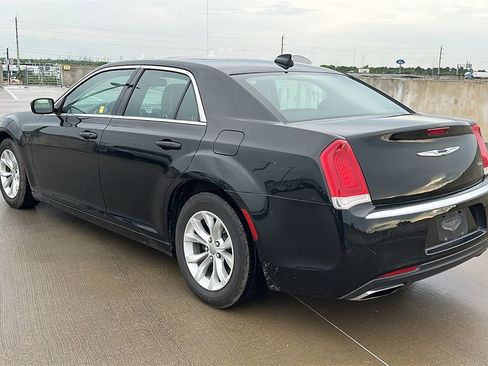 Used 2015 Chrysler 300 Limited RWD image 9