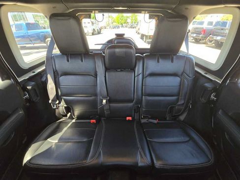 Used 2019 Jeep Wrangler Unlimited Sahara w/ Advanced Safety Group AWD/4WD image 17