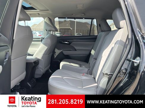 Used 2026 Toyota Highlander XLE AWD/4WD image 11