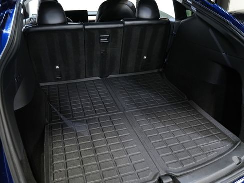 Used 2021 Tesla Model Y Long Range image 51