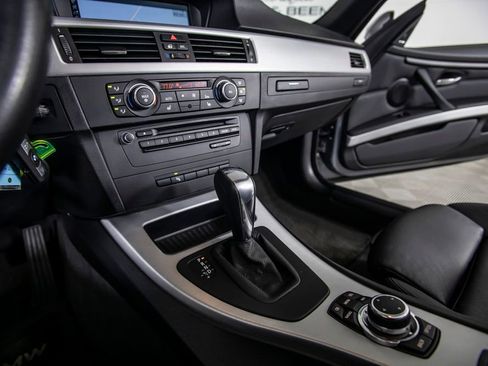 Used 2011 BMW 335i Convertible image 29
