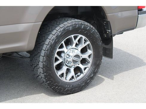 Used 2020 Ford F350 Lariat w/ Lariat Value Package AWD/4WD image 6
