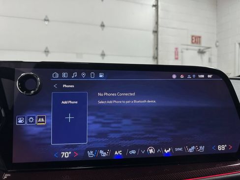 Used 2025 Chevrolet Traverse RS w/ LPO, Floor Liner Package AWD/4WD image 32