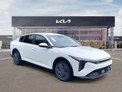 New 2025 Kia K4 LX image 2