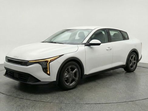 Used 2025 Kia K4 FWD image 3