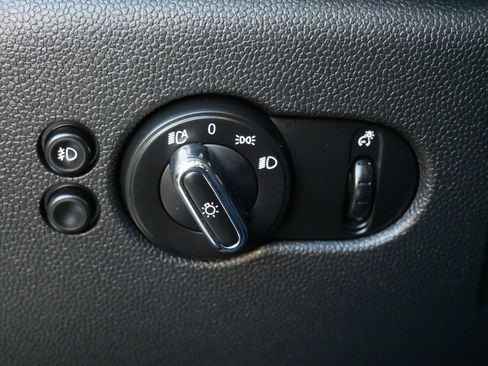 Used 2021 MINI Cooper 2-Door Hardtop w/ Storage Package image 23