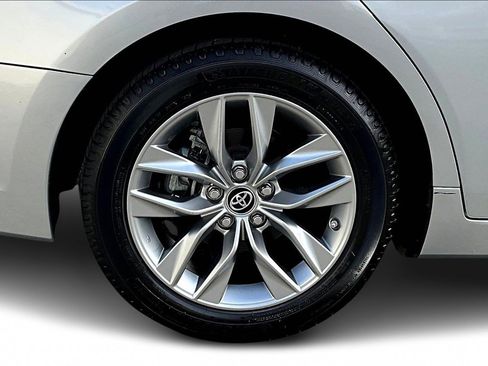 Used 2019 Toyota Avalon XLE image 34