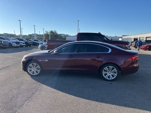 Used 2017 Jaguar XF Premium image 10