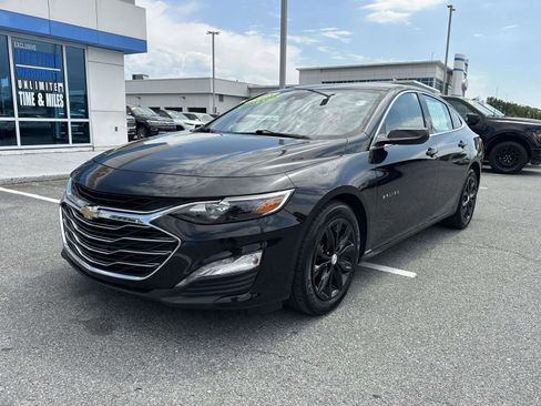 Used 2025 Chevrolet Malibu LT FWD image 3