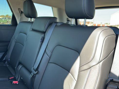 New 2025 Nissan Pathfinder SL image 16