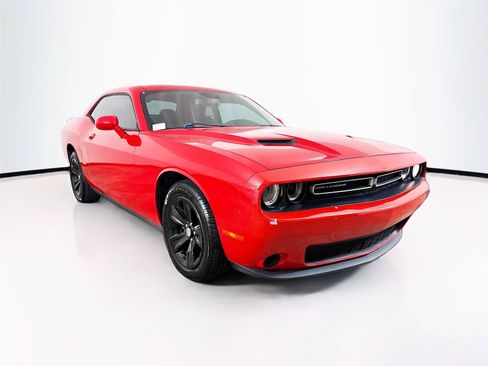 Used 2019 Dodge Challenger SXT RWD image 11