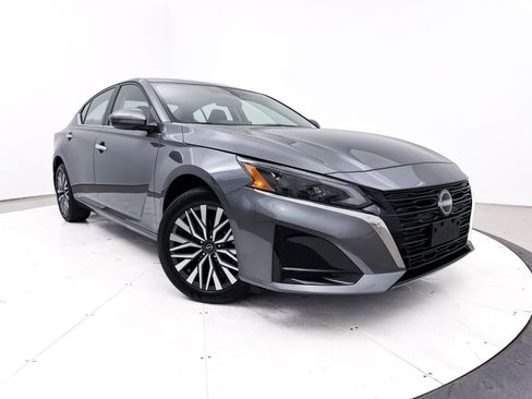 Used 2024 Nissan Altima 2.5 SV w/ SV Premium Package image 1