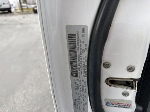 Used 2018 RAM 2500 Tradesman w/ Chrome Appearance Group image 17