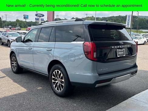 Used 2025 Ford Expedition Platinum AWD/4WD image 2