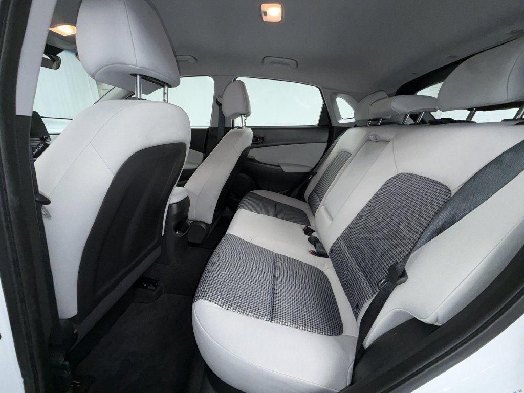 Used 2023 Hyundai Kona SE w/ Cargo Package AWD/4WD image 16