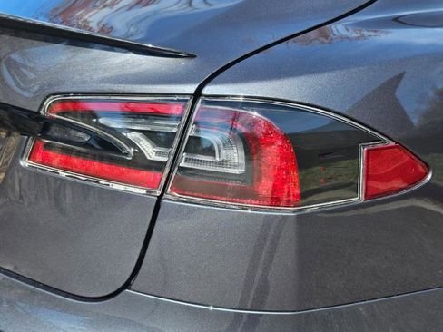 Used 2022 Tesla Model S AWD image 30