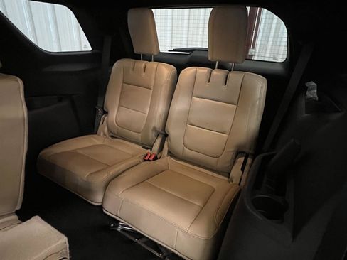 Used 2016 Ford Explorer Limited image 32