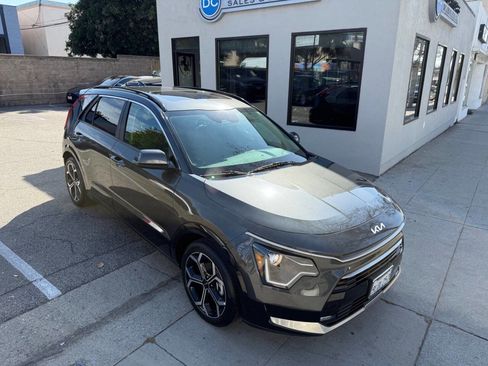 Used 2024 Kia Niro EX Touring image 13