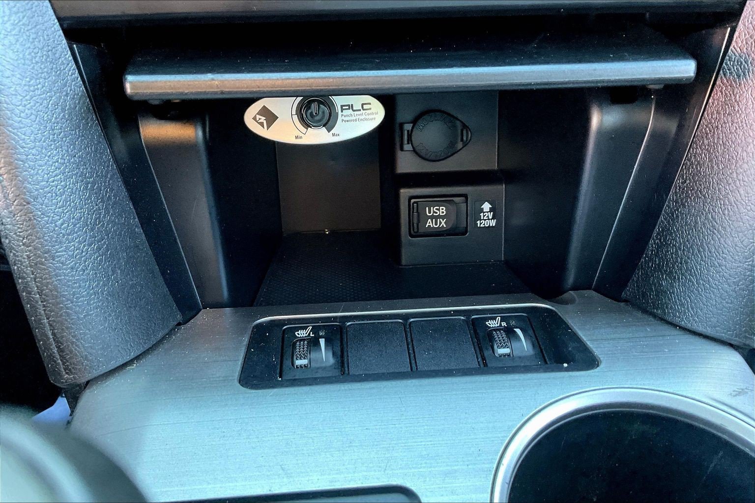 Used 2012 Toyota Camry SE w/ Leather Pkg FWD image 15