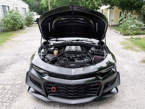 Used 2019 Chevrolet Camaro ZL1 RWD image 16