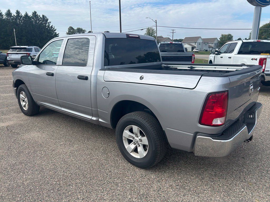 Used 2021 RAM 1500 4x4 Crew Cab Classic w/ Chrome Appearance Group image 5