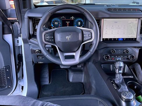 Used 2025 Ford Bronco Badlands w/ Sasquatch Package image 6